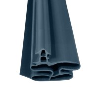 Gri renkli, iç kısmında boydan boya güçlü mıknatıs şeridi bulunan, 2.5 metre uzunluğunda, montaj kanallarına kolayca oturan endüstriyel tip geçmeli buzdolabı kapı contası profili ve kesit detayı.