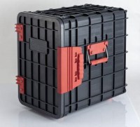 Ön kapaktan yüklemeli, kapağı tamamen çıkartılabilen G-600 termobox. Elyaflı polyamit taşıma kolları sayesinde kolayca kavranır. Hafif ve dayanıklı yapısıyla sıcak ve soğuk yemeklerin ısısını koruyarak güvenle taşınmasını sağlayan yemek servis kutusu.