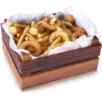 Doğal ahşap tahtadan imal edilen 20x30 cm boyutundaki ahşap sunum kasası, gastro-sunumlar için mükemmel bir alternatiftir. Özellikle patates kızartması, kroket ve kalamar gibi ürünleri müşterilerinize görsel bir şölenle sunmanızı sağlar.