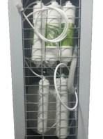 Öğrencilerin sağlığı için tasarlanmış, soğutma sistemi olmayan, fışkırtmalı musluğu sayesinde el değmeden su içme imkanı sunan hijyenik arıtmalı su pınarı.