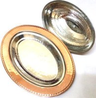 Kebapçılarda nostaljik kebap servisi İskender kebapçılarında otantik İskender kebabı sunumu ve otantik Osmanlı yemeklerinin sunumunu yapabileceğiniz bakır İskender kebap tabağının içi kalay kaplıdır.