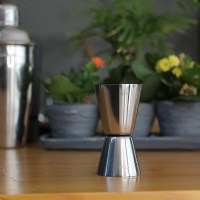 Profesyonel bar ekipmanlarında Zicco kalitesi! Krom çelik Bar Jigger BA 05 (20/40 ml), paslanmaz yapısıyla uzun ömür ve hijyen sunar. Hassas kokteyl ölçümleri için ideal çift taraflı içki ölçeği. Barmenlerin vazgeçilmezi.