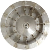 Orijinal Empero fırın yedek parçası olan pervane göbeğindeki konik mil girişinin teknik detayı. Büyük tarafı 15 mm, küçük tarafı ise 13 mm çapında olan bu konik göbek yapısı, fırın motor miline tam oturarak kayma ve gevşeme yapmadan güvenle çalışır.