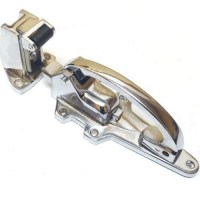 Pirinç döküm metal soğuk oda kilidi. Parlak kromaj kaplı, alttan dilli kilit mekanizması. Asma kilit takılabilir güvenli yapı. Kasap dolabı ve endüstriyel soğutucu kapı kilidi komple set görseli. #SoğukOdaKilidi #PirinçDöküm #EndüstriyelKilit