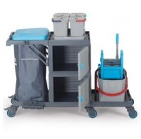 Hastane, otel ve alışveriş merkezleri için ideal, üç tarafı kapalı estetik tasarımlı atık toplama ve servis arabası. 190 kg taşıma kapasitesi ve frenli tekerlekleri sayesinde geniş alanlarda güvenli ve pratik kullanım sağlayan temizlik ünitesi.