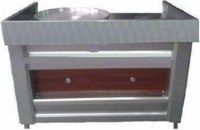 Altı dolaplı, ahşap panelli, paslanmaz çelik gövdeli ve 58 cm çapında pişirme tavasına sahip tek tepsili profesyonel tantuni kebabı pişirme ocağı.