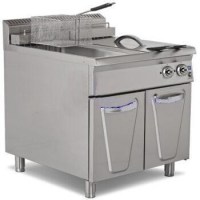 80x90x85 cm ölçülerinde, 380V elektrikli, çift hazneli ve iki sepetli paslanmaz çelik endüstriyel fritöz. Alt kısmında malzeme saklama dolabı bulunan, yağ boşaltma musluklu profesyonel mutfak kızartma ünitesi.