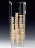 60 cm uzunluğunda, dikey dondurma külahı standı. 20x28 cm taban üzerine kurulu, birden fazla külahı üst üste istifleyebilen profesyonel dondurma reyonu ekipmanı.