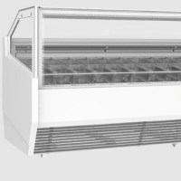 İşletme içinde hareket serbestliği sağlayan güçlü tekerlekleri sayesinde dondurma dolabınızı dilediğiniz yere kolayca taşıyın. 103 cm genişliğiyle kompakt bir yapıya sahip olan bu dondurucu, marketlerden büfelere, dondurma salonlarına kadar kullanılır.