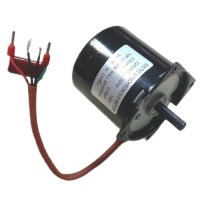 Ekmek kızartma makinesi motoru değişimi için orijinal parça; 2. ve 3. görseldeki eski tip motorların yerine kullanılan 6x6 cm boyutlarında yeni nesil kaliteli motor.
