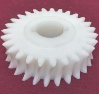 Hamur Makinası Dişlisi: Sanayi tipi hamur karma makinası dişlileri endüstriyel hamur yoğurucu dişlilerinden bu polyamid hamur makinası şanzıman dişlisinin 27 dişi olup 10.5 cm çapı 3 cm genişliği ve 3 cm'lik çift kamalı mil deliği vardır