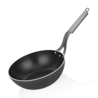 Alüminyum gövdesi üzerine uygulanan özel indüksiyon diski ile her türlü ocakta maksimum verim sağlar. Sağlam çelik sapı ve AG2 alaşım perçinleri sayesinde endüstriyel mutfakların yoğun kullanımına uygundur. 1.64 kg ağırlığıyla dengeli ve profesyoneldir.