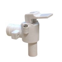 Dayanıklı sert plastik gövdeye sahip, iterek su akışı sağlayan profesyonel sebil musluğu. Vidalı bağlantı noktası ve ergonomik itme kolu ile su sebili tamiri için ideal yedek parça. Sık kullanıma uygun, yaylı mekanizmalı sebil çeşmesi.