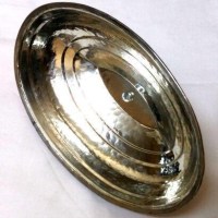Restoran ve ev kullanımına uygun, otantik tasarımlı bakır sunum tabağı. Kapağı sayesinde yemeklerinizi sıcak servis etmenizi sağlar. İçi ve dışı kalaylı yapısıyla uzun ömürlü ve hijyeniktir. Türkiyenin 81 iline kargo gönderimiyle hemen satın alın!