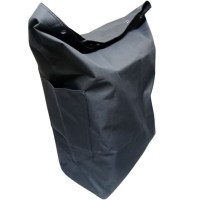 Çift taraflı cepleri ve büzgülü ağız kapama sistemiyle kullanım kolaylığı sağlayan 120 Litre hacimli yedek çamaşır arabası brandası. Hijyenik kumaşı ve metal zımbalı delikleriyle otel, yurt ve hastanelerdeki 31x48x79 cm ölçülü arabalara tam uyum sağlar.