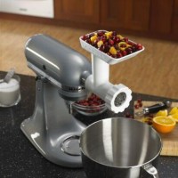 Kitchenaid Kıyma Aparatı:Kitchenaid Artisan mikser aksesuarları Kitchenaid Classic mikser mutfak robotu aparatlarından bu Kitchenaid et kıyması yapma aparatı Kitchenaid masa üstü mikserleri kıyma makinasına dönüştüren orijinal Kitchenaid yedek parçası ak