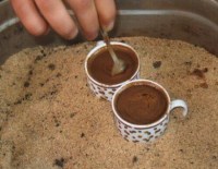 En kaliteli kumda kahve makinasi kum icinde kozde kahve mangaliyla fincanda kahve pisirme makinesi modellerinin en uygun fiyatlarıyla satış telefonu 0212 2370749