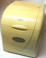 İkinci El Bar Restaurant Lokanta Tipi Buz Yapma Makinası:Kullanılmış buz makinaları bölümündeki bu makinesi küçük bir buz makinası olmasına karşın son derece randımanlı çalışan özellikle su sarfiyatı konusunda çok tutumlu; az elektrik harcayan su tüketim