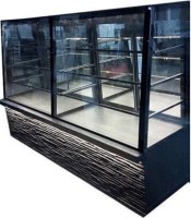 250Lx70Wx120H cm boyutlarında, üç katlı raf sistemine sahip, camlı ve soğutmalı profesyonel pasta teşhir vitrini. Pastane, kafe ve otel lobileri için geniş hacimli, modern tasarımlı sütlü tatlı ve yaş pasta sergileme buzdolabı ünitesi.