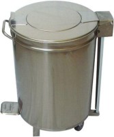 Endüstriyel mutfaklar için üretilen krom çelik pedallı çöp toplama arabası, 9 kg ağırlığı ve 2 tekerleğiyle kolay taşıma sağlar. Ayak pedalı sayesinde el değmeden kullanım imkanı sunar.