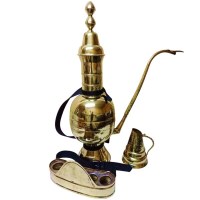 Geleneksel dövme bakır sanatının izlerini taşıyan nostaljik şerbet kazanı. Osmanlı motifleriyle süslenmiş, pirinç musluklu ve estetik tasarımlı bu güğüm, içeceklerinizi uzun süre soğuk tutarken mekanınıza tarihsel bir doku kazandırır. Kaliteli ve dayanık