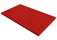 50x80 cm boyutlarında ve 2 cm kalınlığında, pürüzsüz yüzeyli profesyonel kırmızı polietilen et kesme levhası. Darbelere karşı yüksek dirençli, hijyenik gıda hazırlık standartlarına uygun, fabrikasyon üretim endüstriyel mutfak doğrama tahtası.