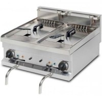 60x60x26,5 cm ölçülerinde, paslanmaz çelik gövdeli, çift sepetli ve boşaltma musluklu profesyonel elektrikli fritöz. 2x8 litre yağ kapasiteli, sanayi tipi 380V güç ile çalışan emniyet termostatlı profesyonel mutfak ekipmanı.