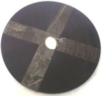 Rulo halinde veya düz bantlar halinde alabileceğiniz ev tipi buzdolabı kapak contasının içerisine koyarak kullanabileceğiniz şerit mıknatıs rulosu ev tipi buzdolabı kapı lastiklerinin buzdolabının metal yüzeyine yapışarak iyice kapanmasını sağlar hava bo