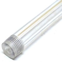 Çiftçioğlu 7 Litre pirinç ve bakır sahlep semaveri uyumlu orijinal mika su seviye gösterge borusu. Üstü hava delikli tapalı, altı vidalı montaj uçlu, 17.8 cm uzunluğunda şeffaf dayanıklı mika boru.Bakır sahlep semaveri su seviyesini gösterme borusu parça