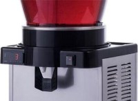 22 litrelik geniş hacmi ve karıştırıcılı sistemiyle Oval Şerbetlik M22.AY, içeceklerinizi +3 ile +10 derece arasında taze ve soğuk tutar. Sarı renkli estetik gövdesi ve dijital kontrol paneliyle profesyonel işletmeler için idealdir. #limonata #şerbetlik