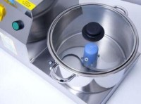 Endüstriyel Soğan Doğrayıcısı:Endüstriyel soğan doğrayıcıları börekçi tipi börek içi hazırlama makinaları lahmacun içi için domates maydanoz soğan çekme makinalarından bu tezgah üstü endüstriyel soğan doğrayıcısının imalatı son derece kaliteli yapılmış o