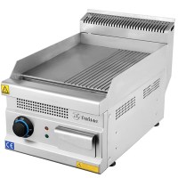 Paslanmaz çelik gövdeli, düz yüzeyli set üstü elektrikli pleyt ızgara. Ön panelinde termostat ayar düğmesi, yağ toplama çekmecesi ve ayarlanabilir ayakları görünen, endüstriyel mutfak standartlarına uygun kompakt pişirme ünitesi.