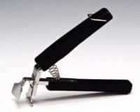 Endüstriyel mutfakların vazgeçilmezi olan bu sıcak kap tutacağı, yüksek ısıya dayanıklı özel yapısı sayesinde tencere ve tavaları sıkıca kavrar. Pizzacılarda fırın operasyonlarını hızlandırırken, otel mutfaklarında iş güvenliğini en üst düzeye çıkarır.