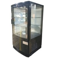 RT-58L(1R) siyah renkli, kilitli ve ayarlanabilir raflı dik tip soğuk teşhir ve pasta dolabı; havalandırmalı soğutma sistemli 58 litre kapasiteli profesyonel kaliteli LED tavan aydınlatmalı, 2 raflı pasta, tatlı teşhir ünitesi.