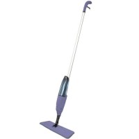 Evi hızlıca temizlemeyi sağlayan su hazneli spreyli mop. Hafif gövde tasarımı ve zemin nemlendirme özelliği ile kova taşıma derdine son veren modern ev temizlik gereci.