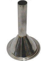 32 nolu kıyma makinesi çıkışına uygun, paslanmaz çelikten imal edilmiş konik yapıda sucuk ve sosis doldurma hunisi aparatı. Kasap ve şarküteri tipi sanayi tipi et çekme makineleri için profesyonel dolum aksesuarı ve ekipmanı.