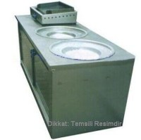 130x65x85 cm boyutlarında, çift ocaklı ve alt dolaplı paslanmaz tantuni tezgahı. 58 cm çapında dövme alüminyum tavaları ve bağımsız gaz vanaları ile tüplü kullanıma uygun, 430 kalite parlak paslanmaz profesyonel tantuni pişirme ocağı modeli.