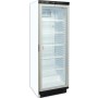 59,5x60x184 cm ölçülerinde, beyaz gövdeli, temperli şeffaf cam kapılı dikey şişe soğutucu. İçerisinde 5 adet beyaz tel rafı ve LED aydınlatması bulunan, yüksek yükleme kapasiteli profesyonel içecek teşhir ve soğutma dolabı.