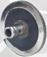 Tulumba tatlısı üretiminde hassas boy ayarı sağlayan profesyonel dış dişli. Motorlu makinelerin redüktör sistemine tam uyumlu, aşınmaya dayanıklı metal yapısıyla uzun ömürlü kullanım sunar. Arızalı makineleriniz için en kritik yedek parça burada. tamirin