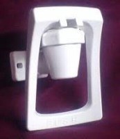 Beyaz renkli Uğur şerbetlik musluğu eski model olup orijinal Uğur şerbetlik muslukları artık gri renklidir.Her marka limonata ayran ve şerbetlik cihazlarının pompa karıştırıcı paleti salyangoz damlalık conta mil kapak kavanozlarının en uygun fiyatlarıyla