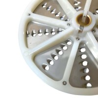 6 mm çapındaki rendeleme delikleriyle kalın kesim yapan bu disk, SD 200 E modellerinin performansını artırır. Paslanmaz çelikten imal edilen rende saçları, gıda ile temasa uygun ve dayanıklıdır. Teknik servis desteğiyle beraber sunulmaktadır.