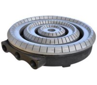 Üç Yanışlı Büyük Yer Ocağı Yanıcısı (Beki). 35 cm çapında profesyonel döküm brülör. Sanayi tipi yer ocakları için yüksek ısı kapasiteli, dayanıklı ve verimli yanış sağlayan orijinal ocak parçası imalatı. #YerOcağıBrülörü #OcakBeki #M.D003.08 #DökümBrülör