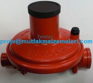 Endüstriyel Fırın Dedantörü; gümüş renkli metal gövde, 1/4 giriş ve 1/2 çıkış ölçüleri ile profesyonel mutfak cihazları için gaz basınç düşürücü regülatör. #fırındedantörü #endüstriyelmutfak #gazregülatörü, Fırın Dedantörü:Tüpgaz dedantörü modelleri için